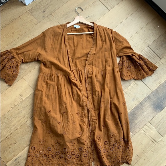 Tops - Gorgeous 3/4 length rust duster